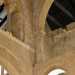 ...inaugurata da semicolonne dai capitelli lavorati